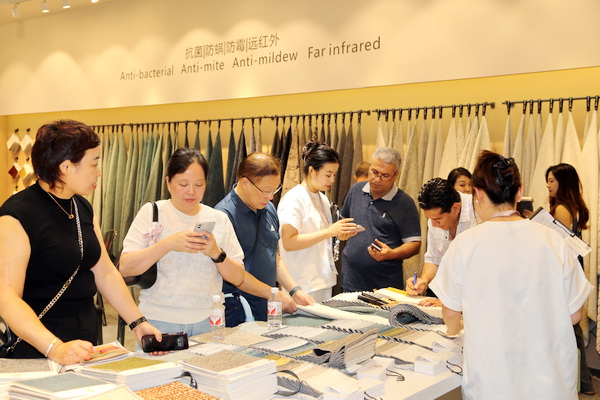 7A家具面料亮相2024intertextile秋冬家紡展，引起圍觀