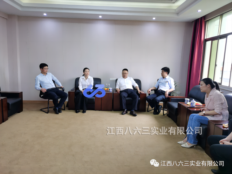 萍鄉學院黨委委員、副院長邱建丁一行到八六三開展調研指導